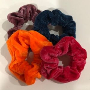 ✨5/$10✨ Set of hair scrunchies